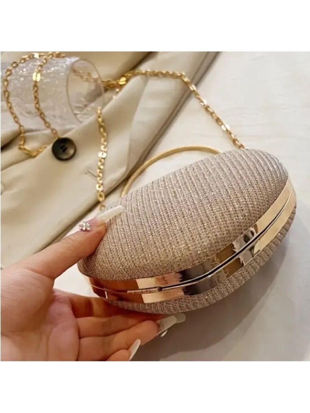 Elegant Heart-Shaped Gold Clutch/Crossbody - Picture 7 of 8